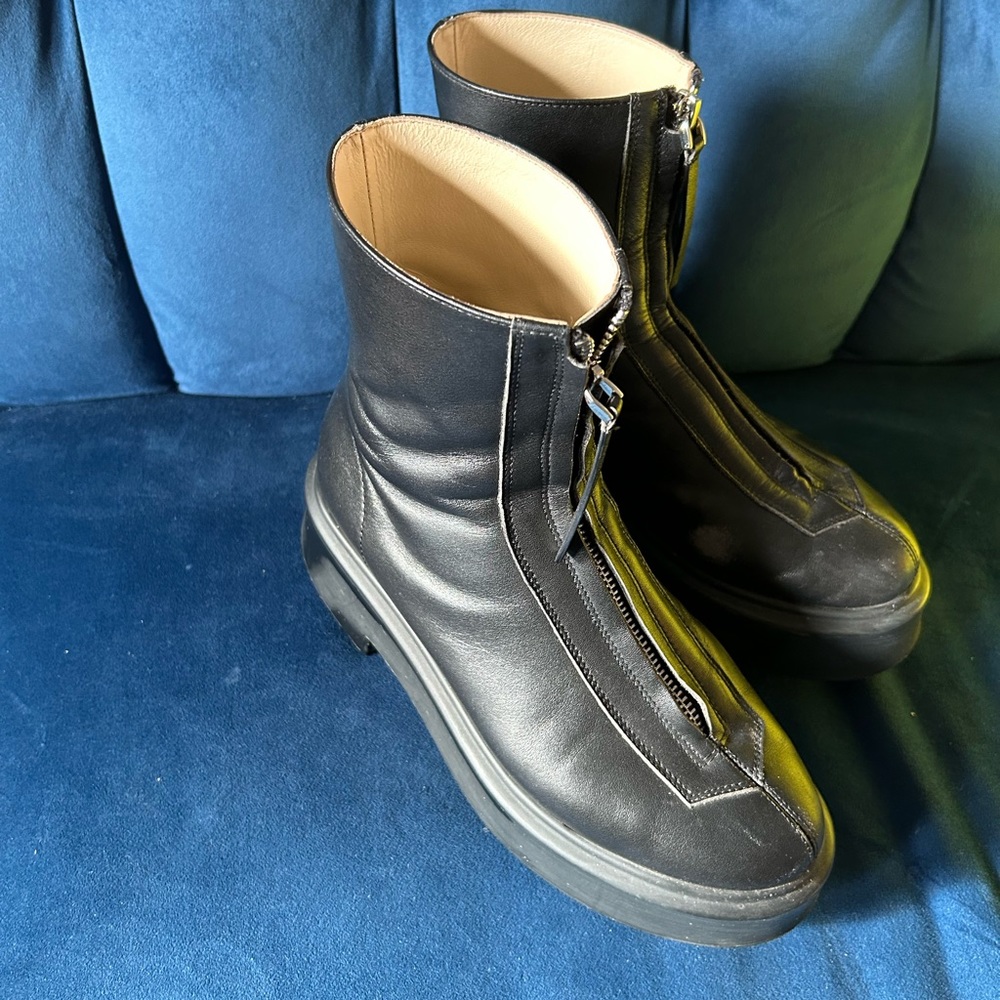The row boots